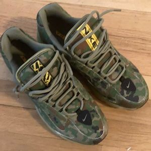 Nike Air Triax size 9.5